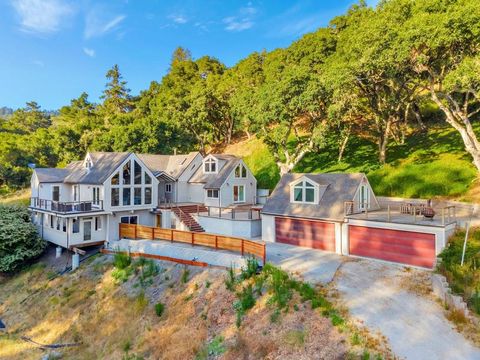 Photo of 411 Hecker Pass Road, Watsonville, CA 95076 (MLS # ML82039398)