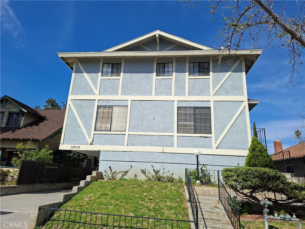 1805 Vine F