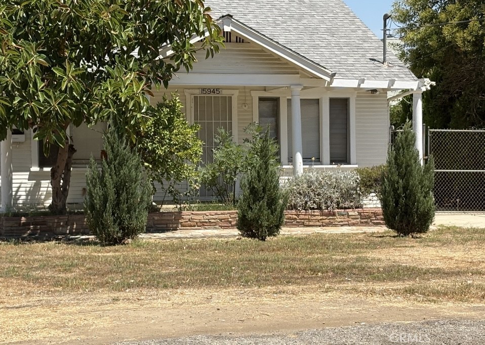 Located in the heart of Lake Balboa, unlock the potential of this charming 2-bedroom, 1-bath home located on a flat 6,749 sq ft lot zoned R1 with mature citrus trees in one of the Valley’s most promising neighborhoods. Built in 1925, the home is nearly a century old and ready for its next chapter—whether you choose to renovate, expand, or rebuild.
The detached garage (approx. 16x18) and spacious lot offer excellent potential for an ADU and/or junior ADU conversion (buyer to verify), making it an ideal opportunity for investors, builders, or first-time buyers seeking to create value.
Centrally located with convenient access to shopping, dining, the Metro Orange Line, Van Nuys Flyaway Bus Terminal, and major freeways (405 and 101), this property is positioned in a fast-growing area. Please do not disturb occupants.