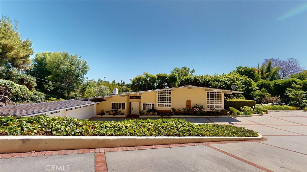 12 Pinto Lane