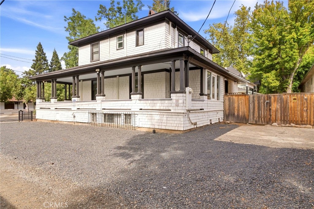 121 W 1st