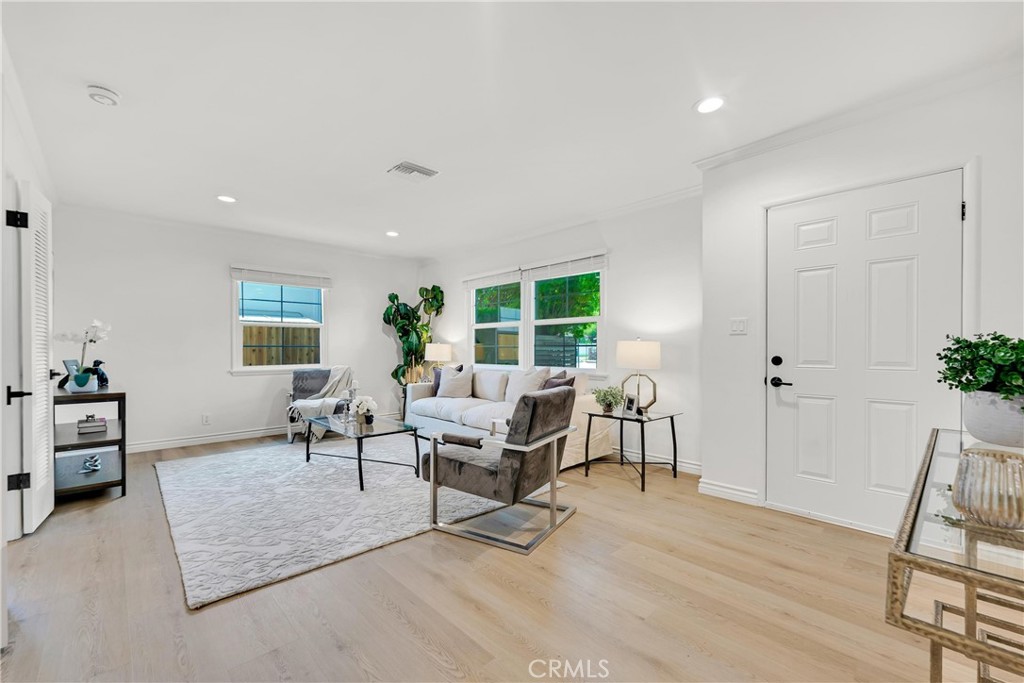 Properties 4 5550 Fallbrook Avenue