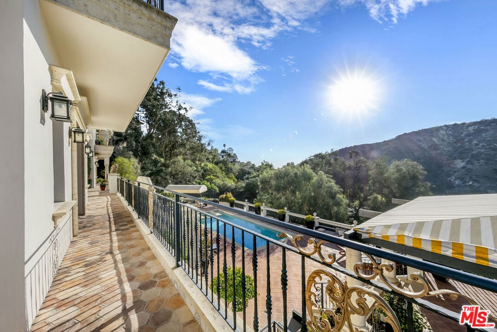 2321 Castilian Drive