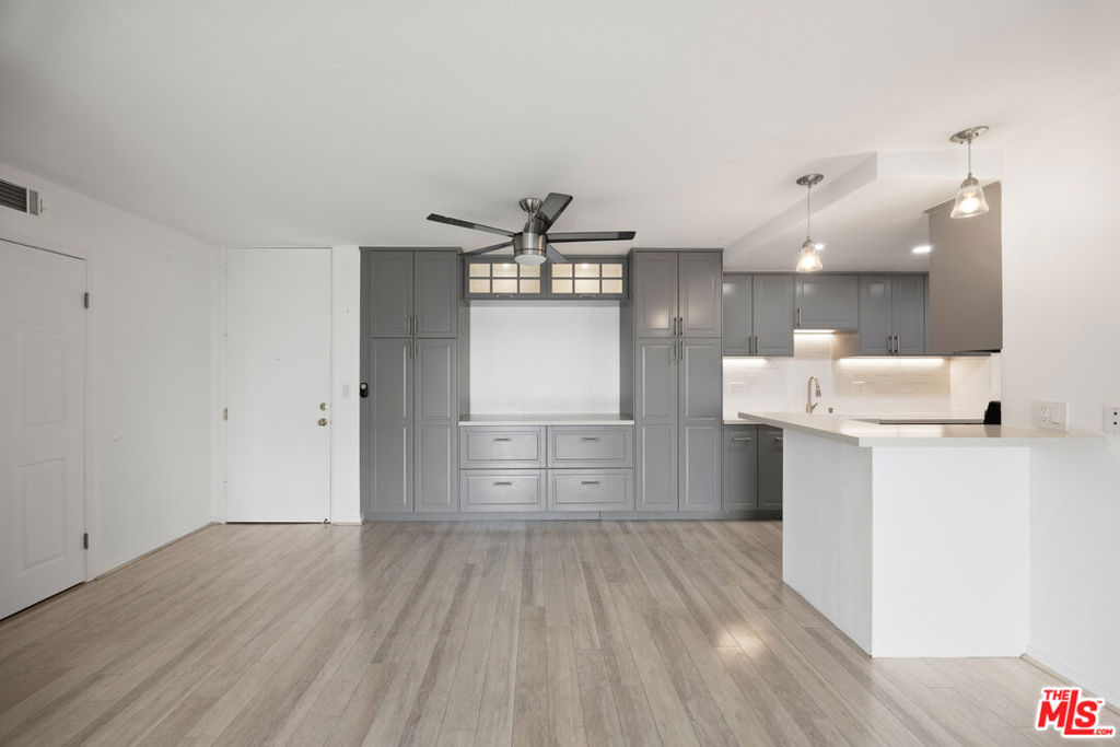 412 N Bellflower Boulevard 306