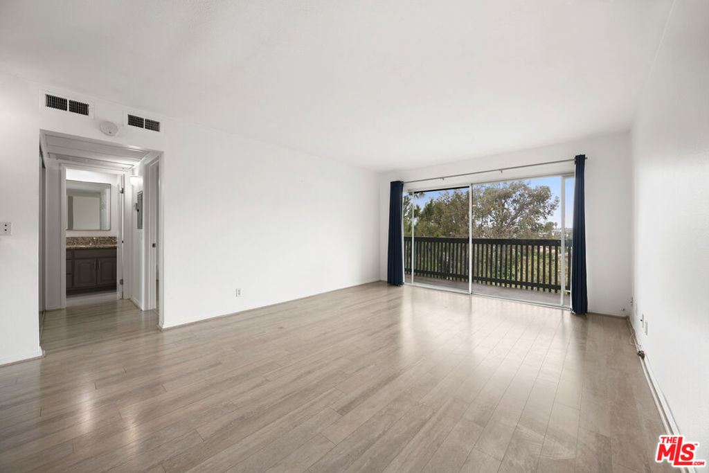 412 N Bellflower Boulevard 306