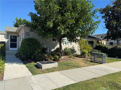 Photo of 2304 N Catalina Street, Burbank, CA 91504 (MLS # BB26060079)