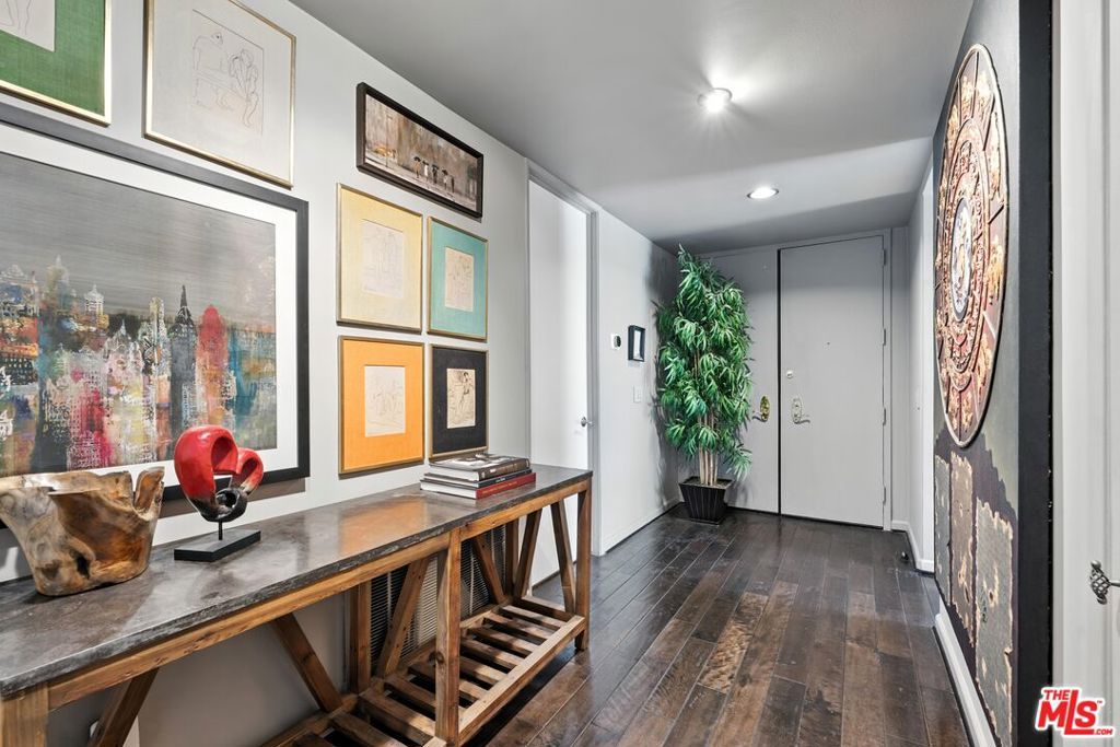 Photo of 4949 Genesta Avenue #308, Encino, CA 91316 (MLS # 25567325)