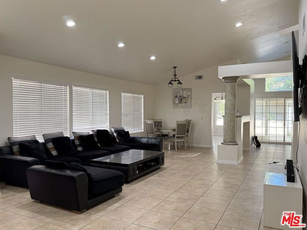 Photo of 2538 Lowell Court, Simi Valley, CA 93065 (MLS # 25616769)