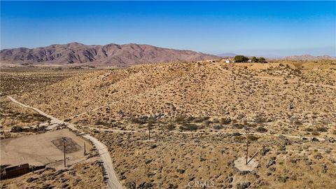 Photo of 750 Ocotillo Way, Apple Valley, CA 92308 (MLS # HD26119047)