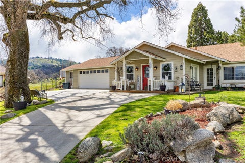 Photo of 28841 Delaware Drive Dr, Tehachapi, CA 93561 (MLS # HD25237627)