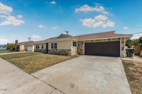 Photo of 1730 Rialto Street, Oxnard, CA 93035 (MLS # V1-38622)