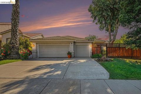 Photo of 4437 Montara Dr Dr, Antioch, CA 94531 (MLS # 41130789)