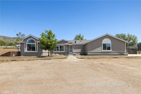 9259 Sierra HWY Agua Dulce CA 91390