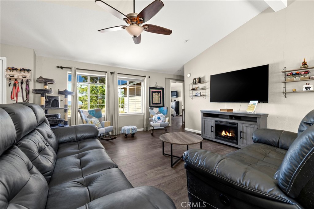 9259 Sierra HWY