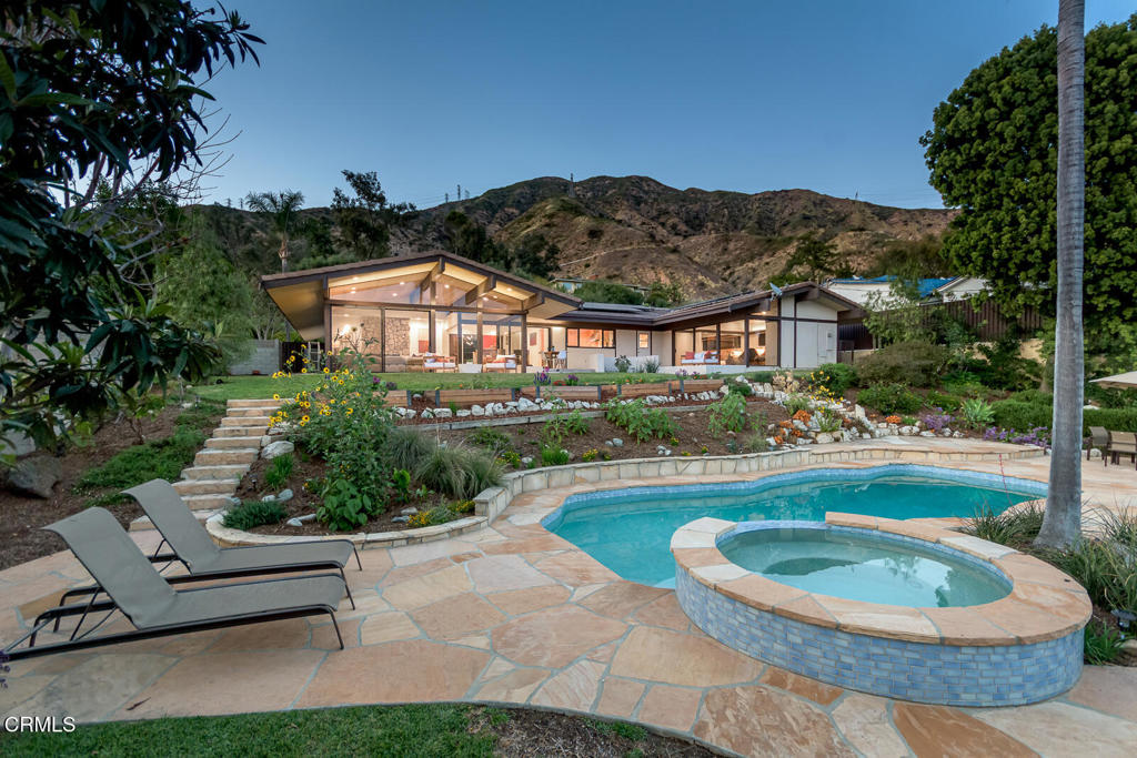 1724 E Loma Alta Drive