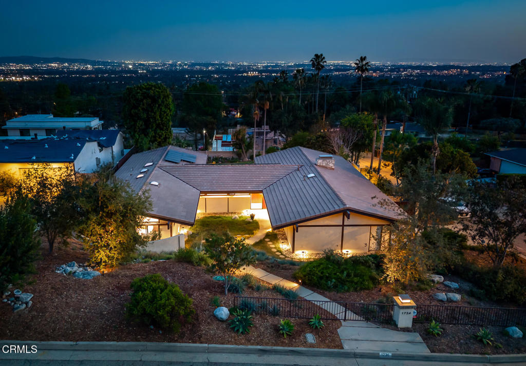 1724 E Loma Alta Drive
