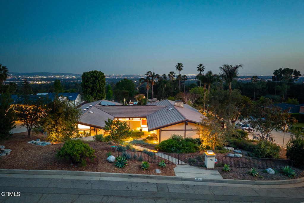 1724 E Loma Alta Drive