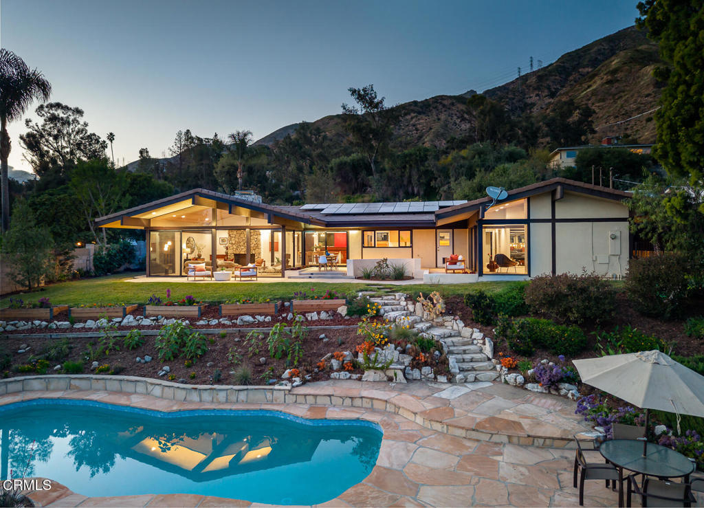 1724 E Loma Alta Drive