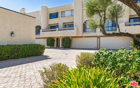 Photo of 4247 Freedom Drive #502, Calabasas, CA 91302 (MLS # 26988725)