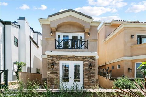Photo of 222 6th St, Huntington Beach, CA 92648 (MLS # OC26095250)