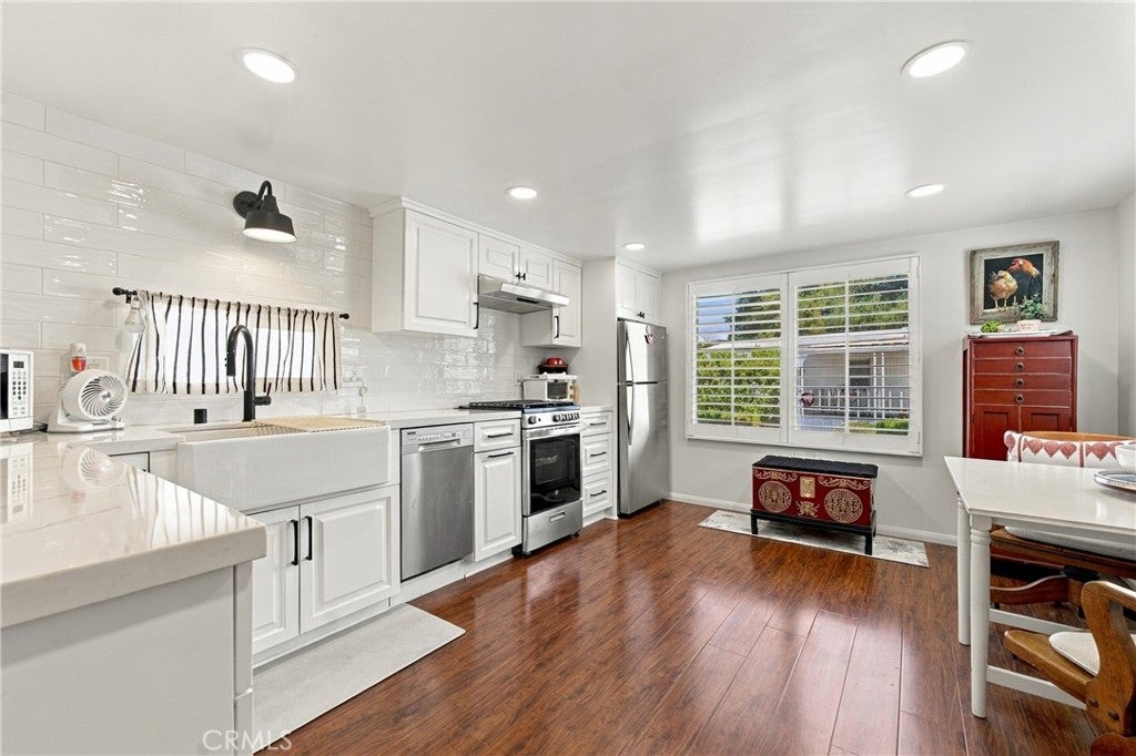 11401 Topanga Canyon Blvd 37