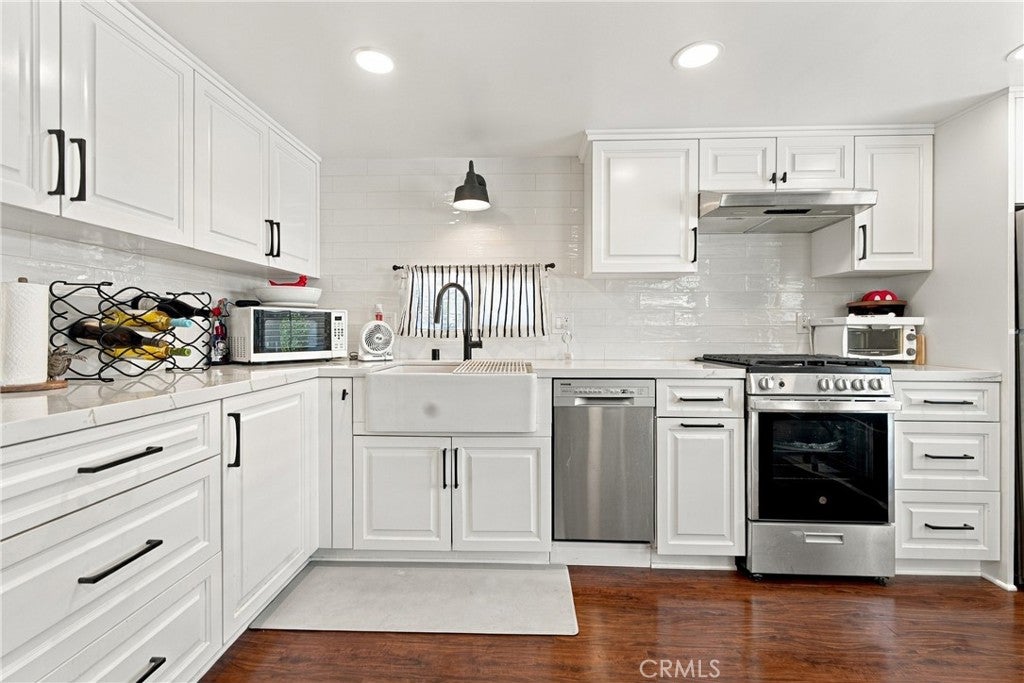 11401 Topanga Canyon Blvd 37