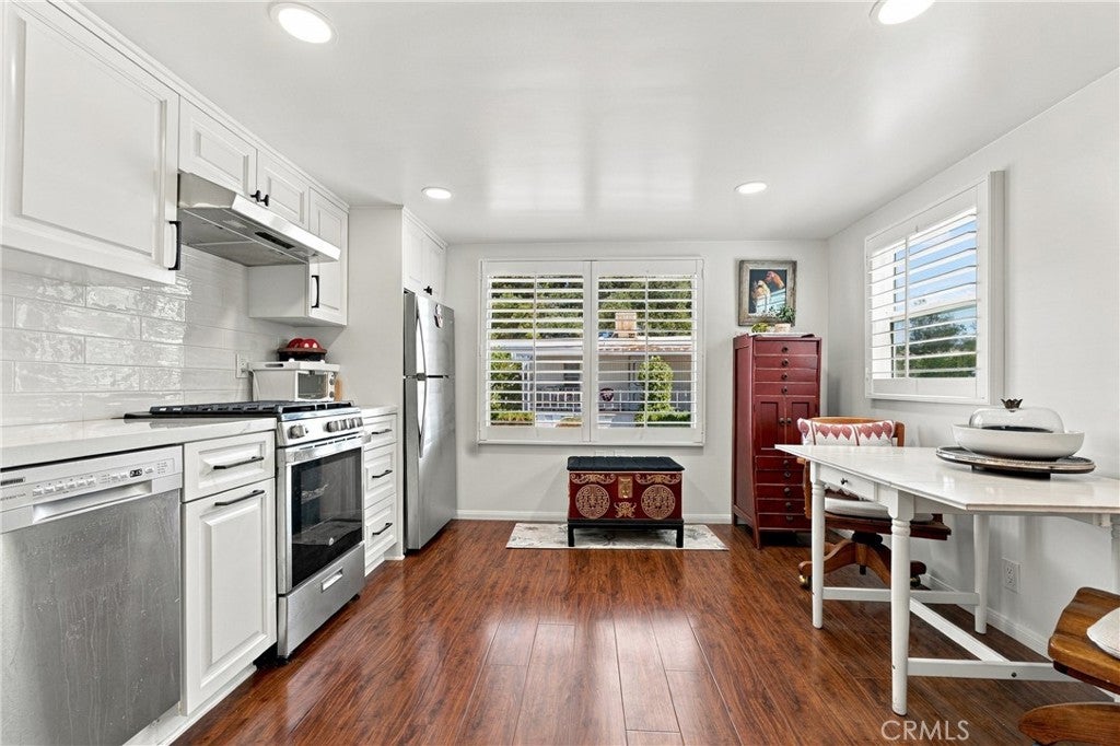11401 Topanga Canyon Blvd 37