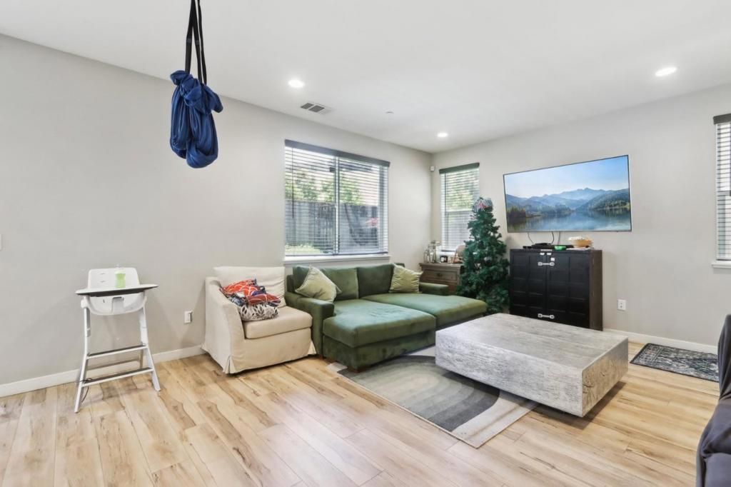 listing image 130725138452568166810