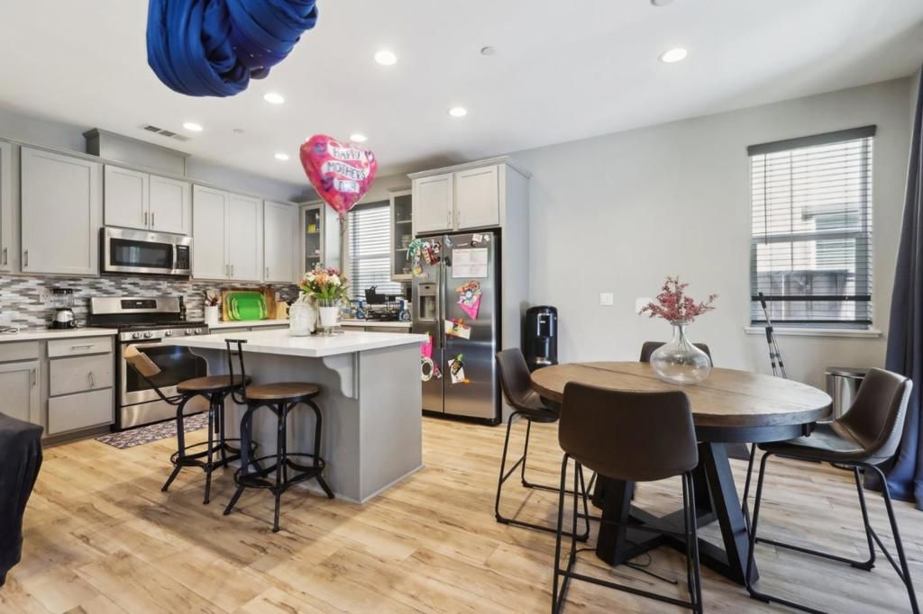listing image 130720595275552729314