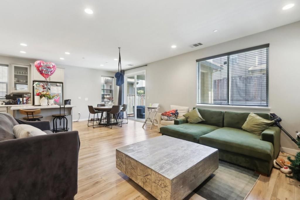 listing image 130724114285006668571