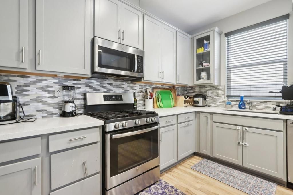 listing image 130725829686683518546
