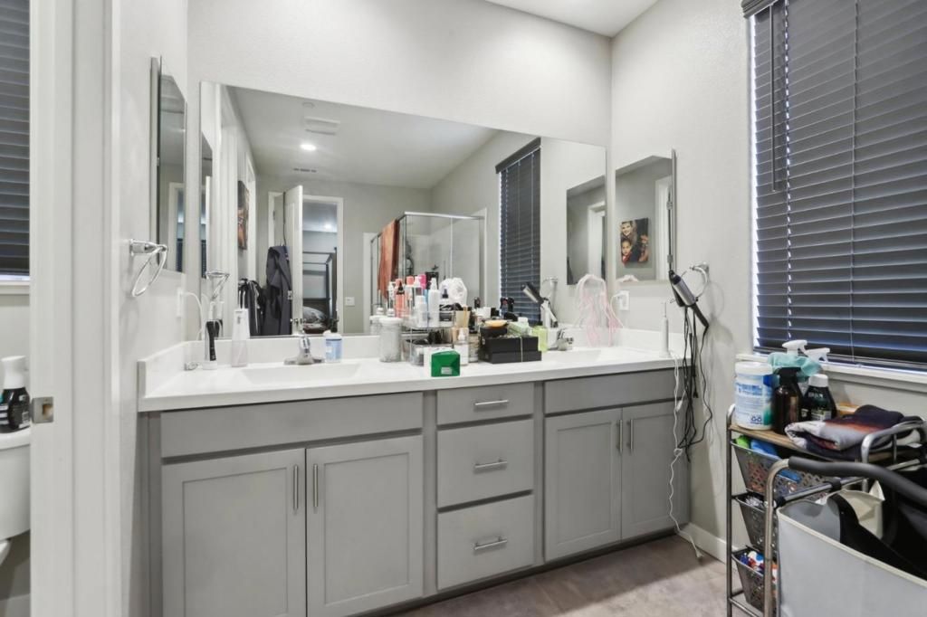 listing image 130727128151557368386