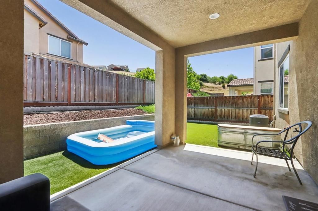 listing image 130725782943786461259