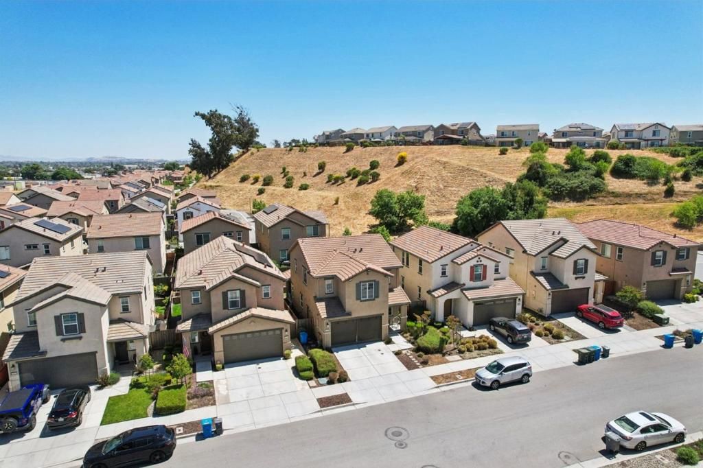 listing image 130727157018605525407