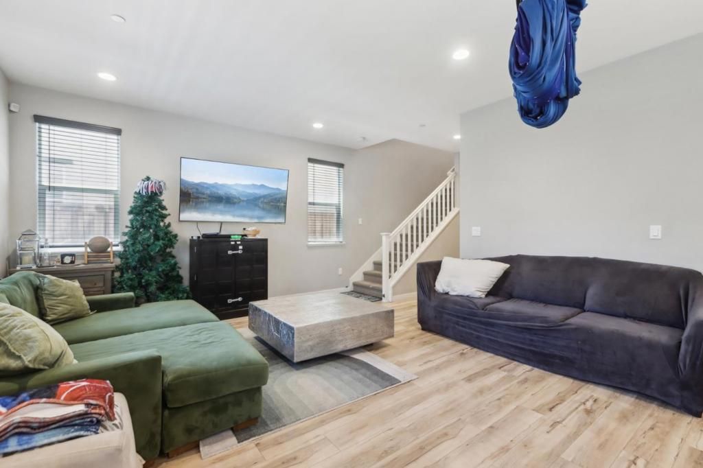listing image 130729164756959322434
