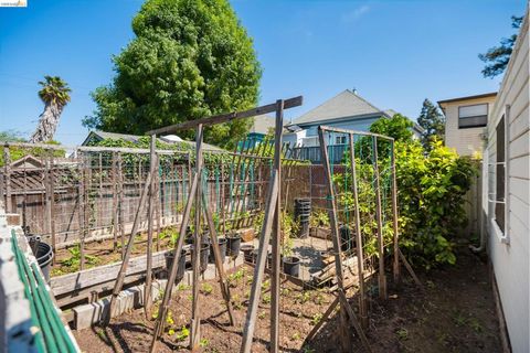 Photo of 1912 Lafayette St St, Alameda, CA 94501 (MLS # 41130482)