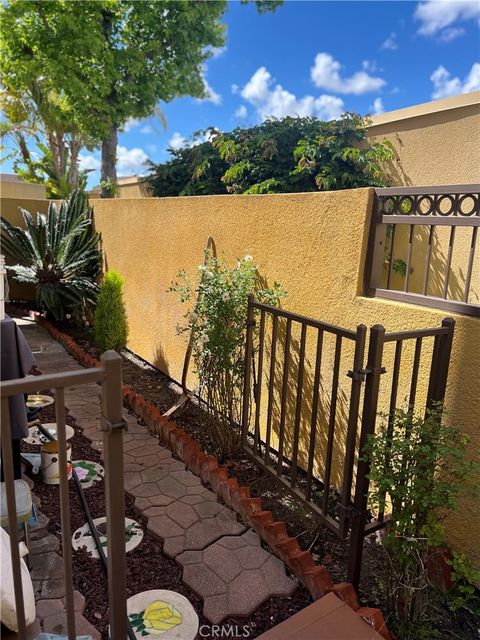 Photo of 25712 Le Parc #19, Lake Forest, CA 92630 (MLS # OC26078681)