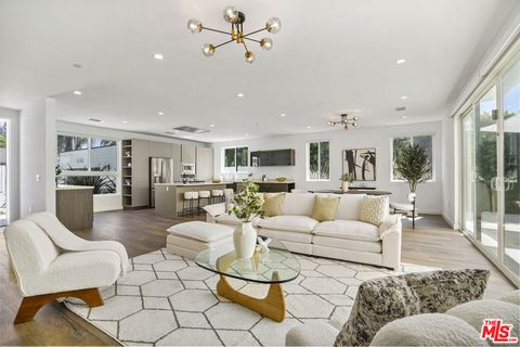 Photo of 6146 Whitsett Avenue, North Hollywood, CA 91606 (MLS # 26651709)