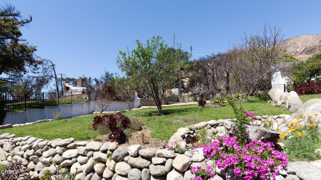 Properties 1 995 E Mount Curve Avenue
