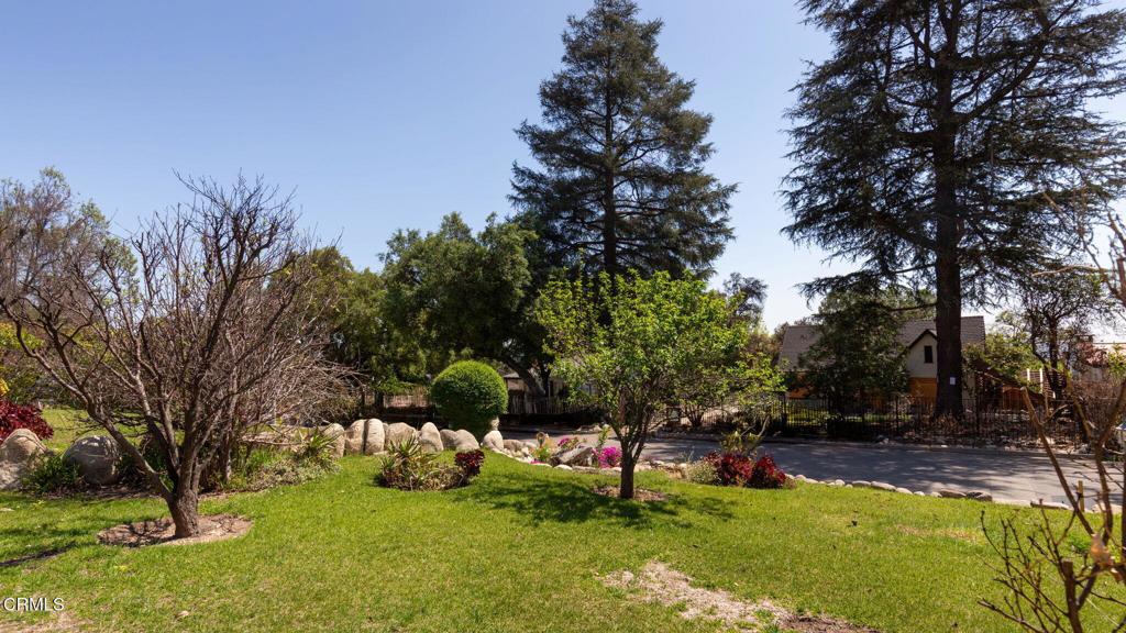 Properties 3 995 E Mount Curve Avenue