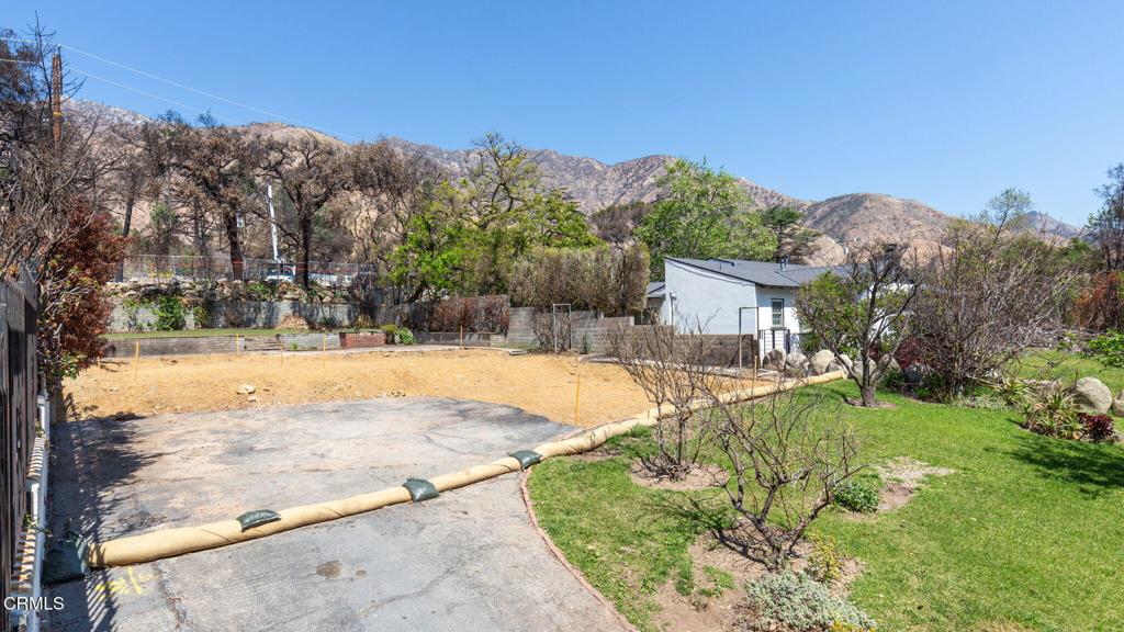 Properties 4 995 E Mount Curve Avenue