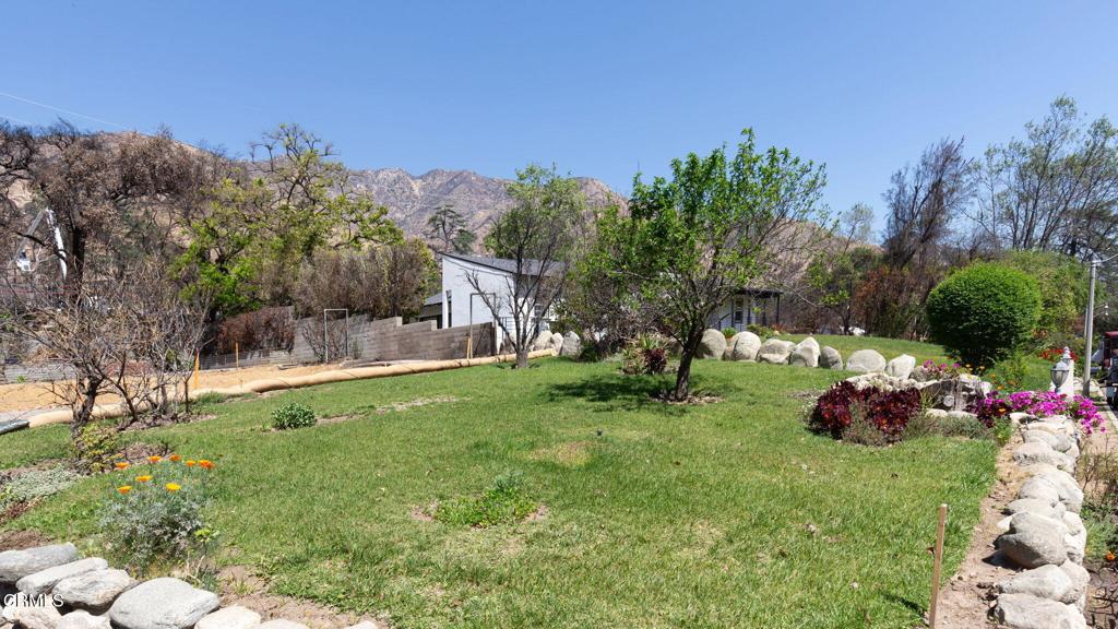 Properties 2 995 E Mount Curve Avenue