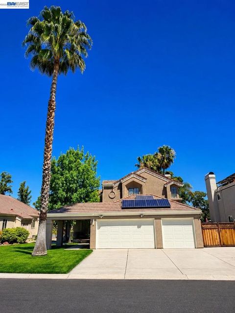Photo of 1915 Edgeview Way Way, Discovery Bay, CA 94505 (MLS # 41139742)