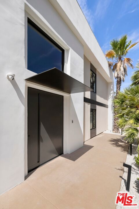 1431 Stradella Road