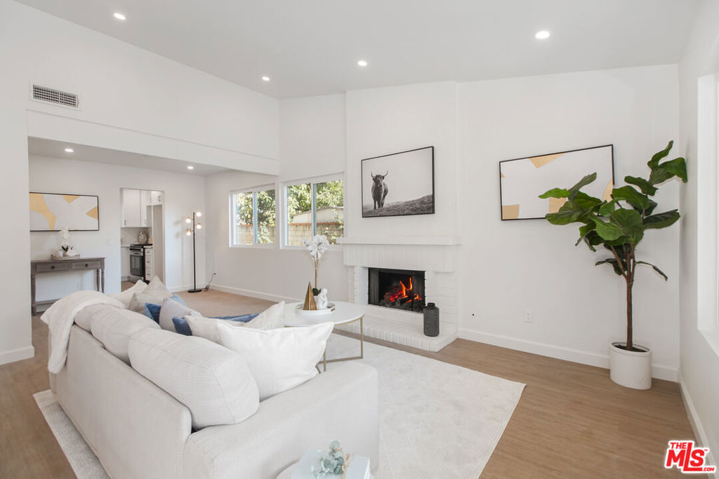 2593 Sunnydale Drive