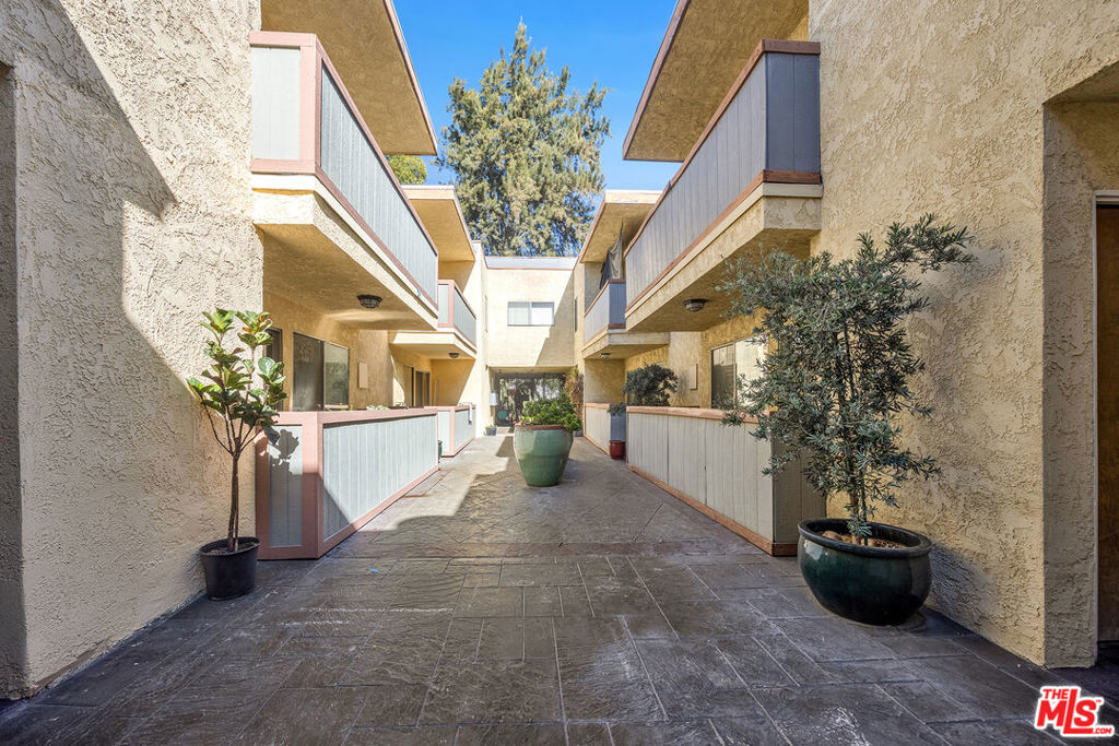 Incredible Sherman Oaks Condo Fixer Opportunity! Spacious 2 bed, 2 bath unit in a secure building with amazing potential. Features include an open floor plan, gas fireplace, private balcony, and galley-style kitchen. The primary suite offers a large walk-in closet. Includes tandem parking for 2 vehicles. Community amenities: laundry room, game room, and additional storage. Unbeatable location walking distance to Whole Foods, shops, restaurants, and easy access to the 101 & 405 freeways. Perfect for investors or buyers looking to renovate and add value. Don't miss this chance to own in a prime Sherman Oaks location!