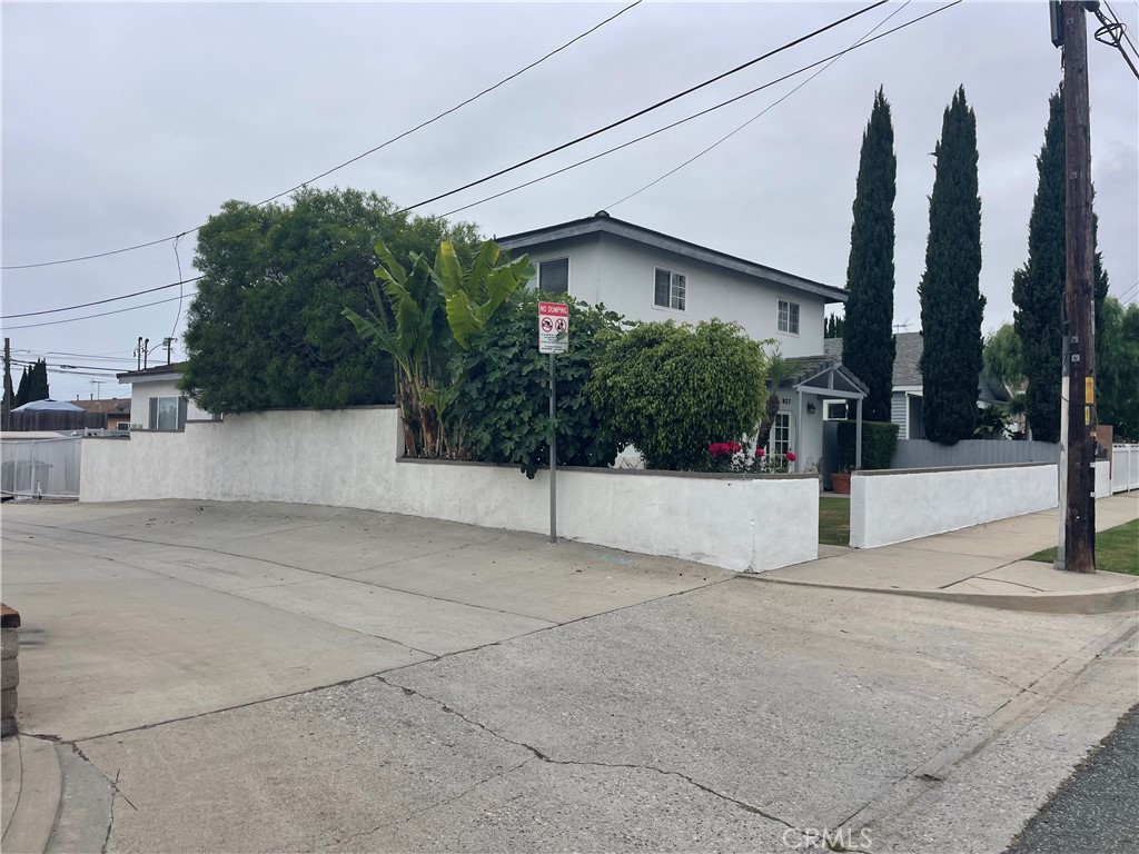 927 W 6th Street
