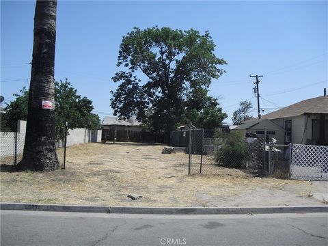 Photo of 225 E 5th Street, Bakersfield, CA 93307 (MLS # DW25129151)