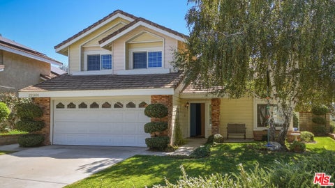 Photo of 22064 Jodi Place, Santa Clarita, CA 91350 (MLS # 26991891)