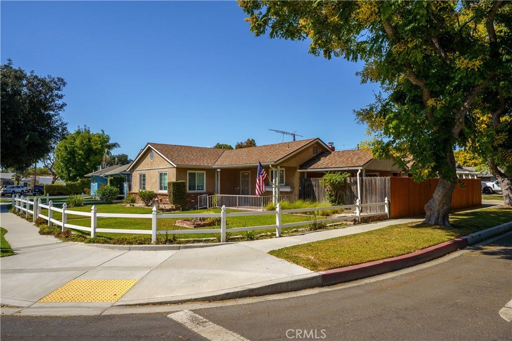6285 E Metz